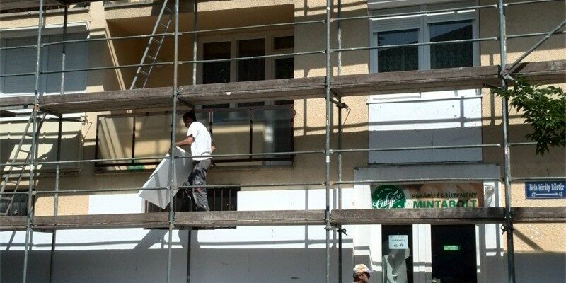 Homlokzati hőszigetelés társasház