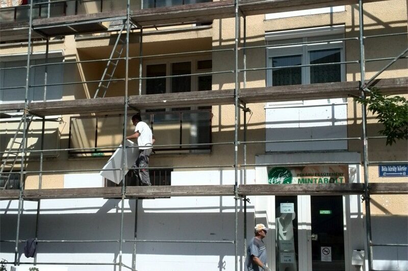 Homlokzati hőszigetelés társasház